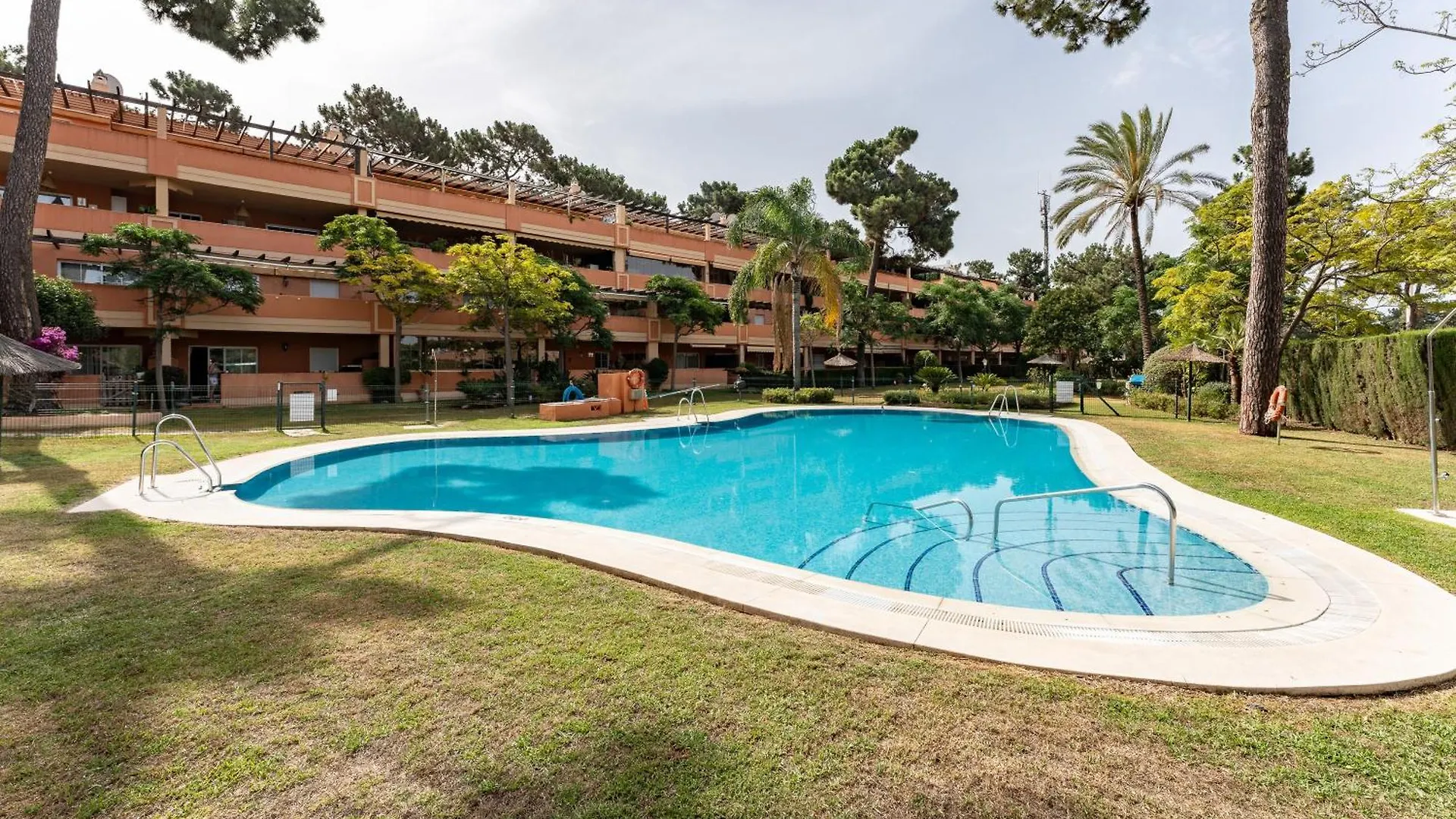 Pino Golf Garden Apartment Elviria Marbella