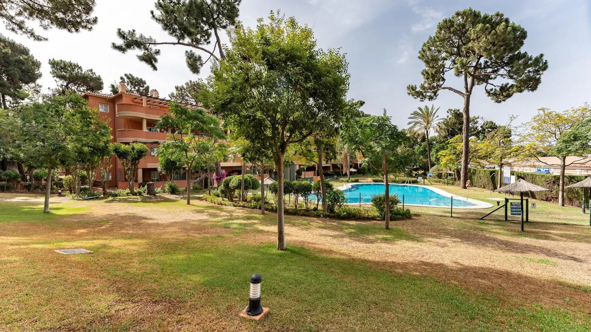 Pino Golf Garden Apartment Elviria Marbella